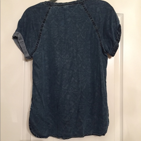 Cloth And Stone Chambray Short Sleeve Top - Picture 2 of 4